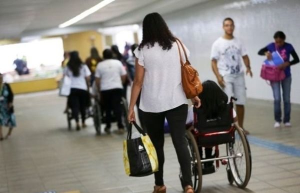 Projeto prioriza matrícula de aluno com deficiência em escola integral próxima Projeto prioriza matrícula de aluno com deficiência em escola integral próxima