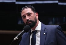 Projeto proíbe benefícios federais a condenados por invasão de propriedades rurais Projeto proíbe benefícios federais a condenados por invasão de propriedades rurais