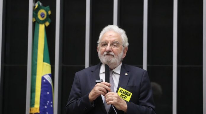 Projeto proíbe exploração de petróleo e gás na Amazônia e obriga recuperação ambiental das áreas Projeto proíbe exploração de petróleo e gás na Amazônia e obriga recuperação ambiental das áreas