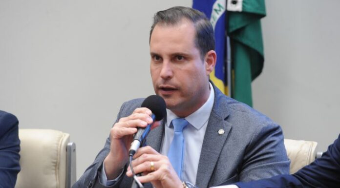Projeto proíbe reserva de mercado na pesca esportiva e exige base científica para restrições estaduais Projeto proíbe reserva de mercado na pesca esportiva e exige base científica para restrições estaduais
