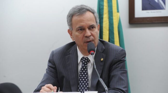 Projeto proíbe rótulo com imagem de ingredientes que não fazem parte da receita do alimento Projeto proíbe rótulo com imagem de ingredientes que não fazem parte da receita do alimento
