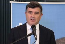 Projeto pune empresas que atrasarem pagamento de médicos Projeto pune empresas que atrasarem pagamento de médicos