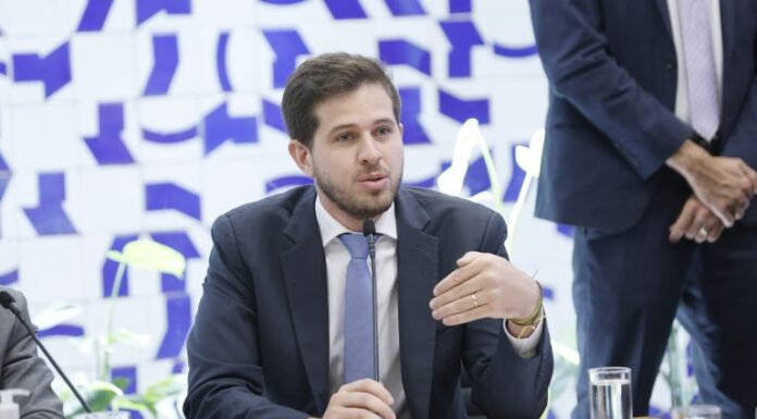 Projeto que amplia licença-paternidade para até 30 dias pode ser votado na próxima semana Projeto que amplia licença-paternidade para até 30 dias pode ser votado na próxima semana