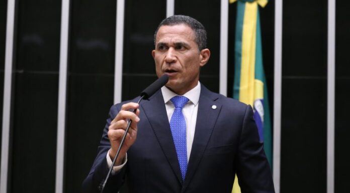 Projeto restringe prisão preventiva de agentes de segurança em serviço Projeto restringe prisão preventiva de agentes de segurança em serviço