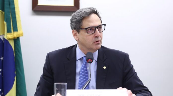 Projeto simplifica divulgação de informações no mercado de valores mobiliários Projeto simplifica divulgação de informações no mercado de valores mobiliários