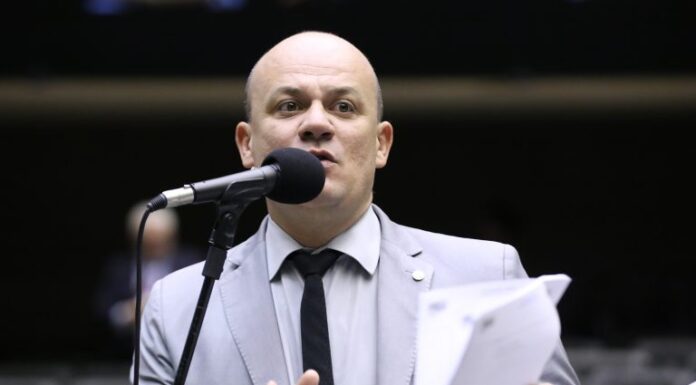 Projeto torna crime o assédio moral praticado no meio militar Projeto torna crime o assédio moral praticado no meio militar