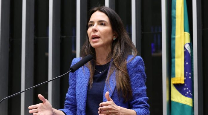 Projeto torna facultativo ajuste no calendário escolar para que férias coincidam com Copa Feminina de 2027 Projeto torna facultativo ajuste no calendário escolar para que férias coincidam com Copa Feminina de 2027