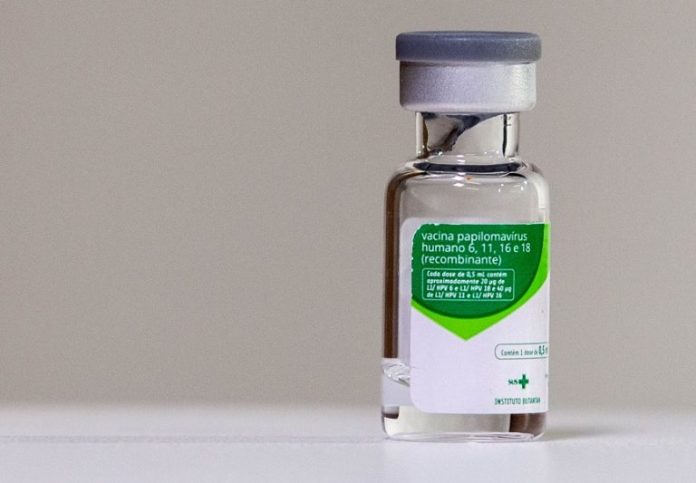 Projeto torna vacina contra HPV obrigatória e prioriza testes moleculares para câncer de colo do útero Projeto torna vacina contra HPV obrigatória e prioriza testes moleculares para câncer de colo do útero