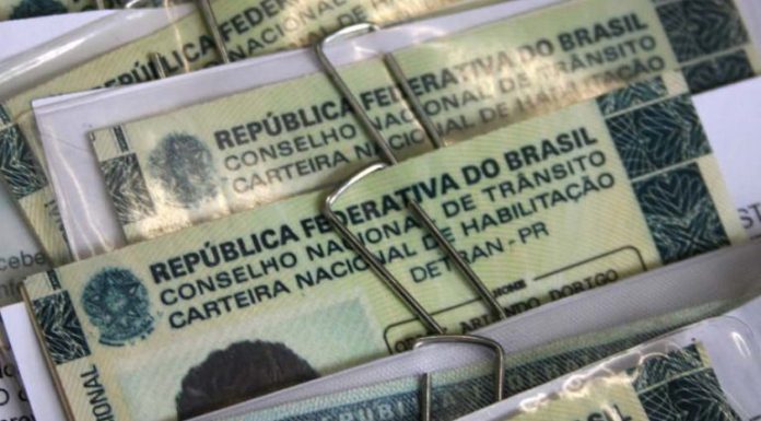 Proposta assegura CNH definitiva a quem cometer apenas infrações administrativas Proposta assegura CNH definitiva a quem cometer apenas infrações administrativas