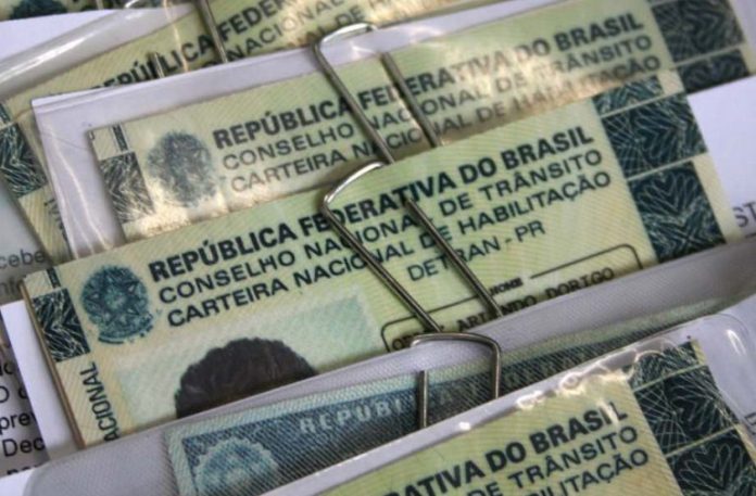 Proposta assegura CNH definitiva a quem cometer apenas infrações administrativas