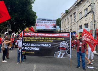 Manifestantes fazem atos pelo país por vacinação e contra presidente