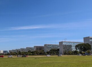 Governo define regras para dispensa do ponto de servidores