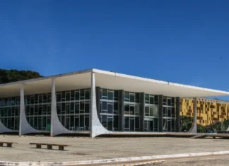 Powerpoint leva STF a manter indenização de Deltan para Lula
