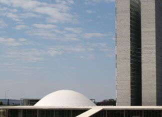 Congresso prorroga prazo de MP que cria o Auxílio Brasil