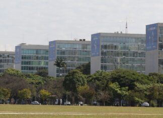 Estudo mostra que governo Bolsonaro atuou para reprimir servidores