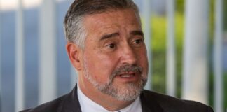 Ministra do Turismo permanece no governo, diz Paulo Pimenta