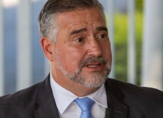 Ministra do Turismo permanece no governo, diz Paulo Pimenta