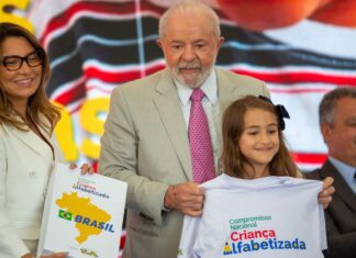 Lula diz que Estado falhou miseravelmente na alfabetização de crianças