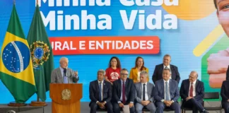 Governo anuncia 112 mil casas para área rural e movimentos por moradia