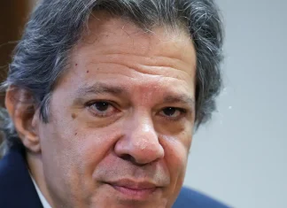 Haddad suspende férias para discutir Orçamento com Lula