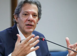 Haddad descarta elevar IOF para conter saída de dólares