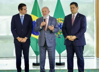 “Brasil está menos pobre e com mais renda”, diz Lula ao Congresso