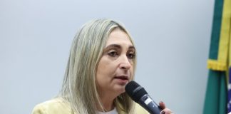 Rádios e TVs comunitárias cobram novas outorgas e mais recursos em audiência na Câmara Rádios e TVs comunitárias cobram novas outorgas e mais recursos em audiência na Câmara