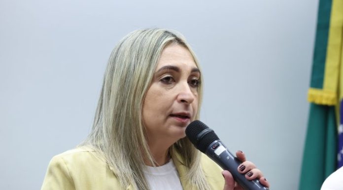 Rádios e TVs comunitárias cobram novas outorgas e mais recursos em audiência na Câmara Rádios e TVs comunitárias cobram novas outorgas e mais recursos em audiência na Câmara