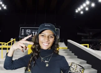 Rayssa vira na última volta e fatura etapa de Tóquio da Liga Mundial
