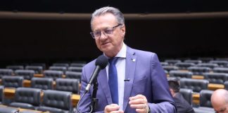 Reeleição de Lula e viagem de Flávio Bolsonaro aos EUA repercutem no Plenário Reeleição de Lula e viagem de Flávio Bolsonaro aos EUA repercutem no Plenário