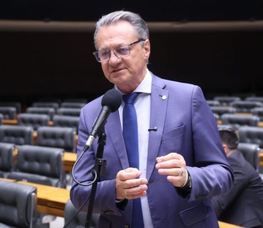 Reeleição de Lula e viagem de Flávio Bolsonaro aos EUA repercutem no Plenário Reeleição de Lula e viagem de Flávio Bolsonaro aos EUA repercutem no Plenário