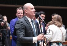 Repasse de recursos de Vorcaro a Flávio Bolsonaro reforça pressão por CPI do Banco Master Repasse de recursos de Vorcaro a Flávio Bolsonaro reforça pressão por CPI do Banco Master