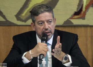 Presidente da Câmara diz que pautará PL que muda cobrança do ICMS
