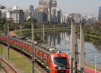 Circulação de trens da Linha 11-Coral volta à normalidade em São Paulo