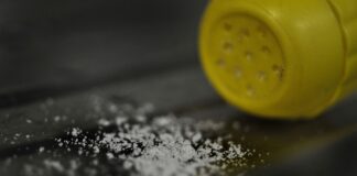 Redução de sódio nos alimentos pode prevenir 2,6 mil mortes em 20 anos