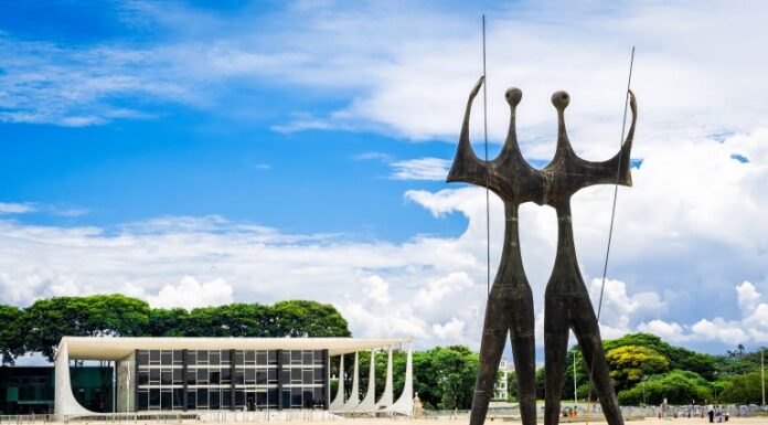 Sancionada com vetos lei que reajusta salários de servidores do Judiciário Sancionada com vetos lei que reajusta salários de servidores do Judiciário