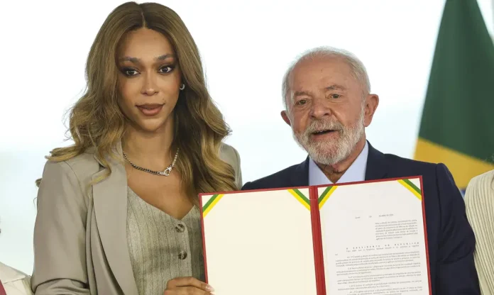 Sancionada lei que proíbe exclusão em bolsas de estudo por motivo de gestação e adoção