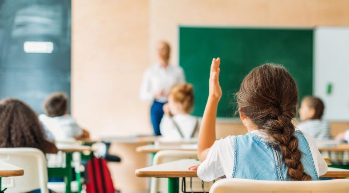 Sancionada lei que reajusta piso salarial dos professores da educação básica para R$ 5,1 mil Sancionada lei que reajusta piso salarial dos professores da educação básica para R$ 5,1 mil