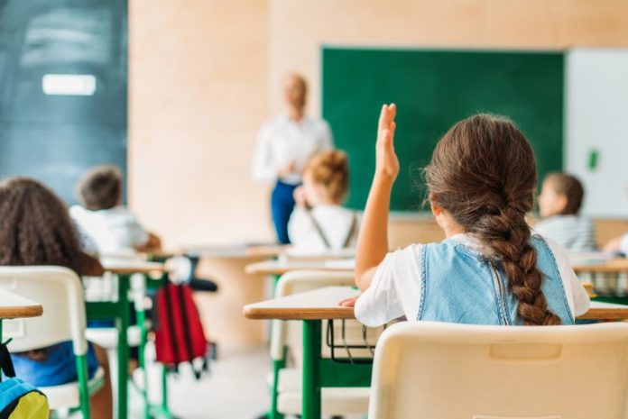 Sancionada lei que reajusta piso salarial dos professores da educação básica para R$ 5,1 mil