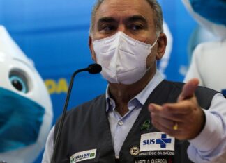 População estará imunizada contra covid até o fim do ano, diz ministro