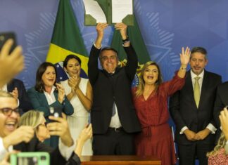 Presidente sanciona piso para enfermagem sem reajuste automático