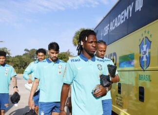 Seleção brasileira treina e embarca para o Texas, onde joga no sábado
