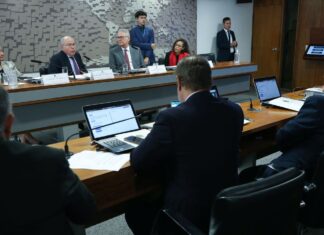 Brasil condena invasão da Ucrânia, mas é contra isolamento da Rússia