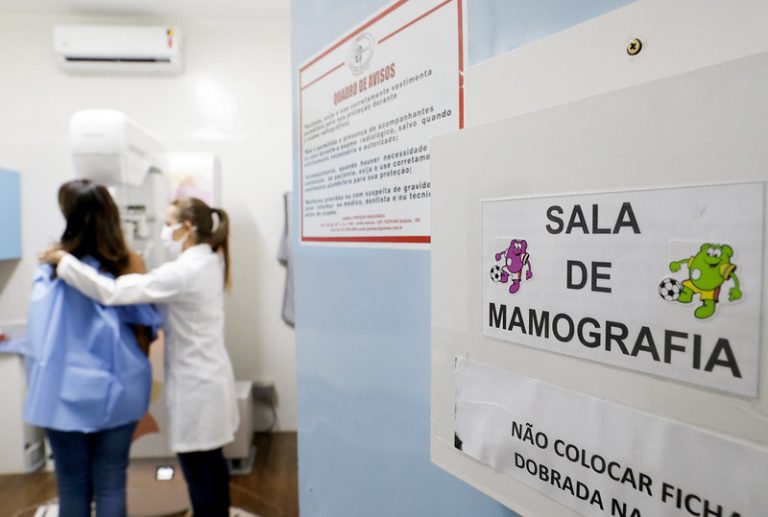 Saúde - mamografia - câncer de mama - Rede pública oferece acolhimento e tratamento para câncer de mamaUnidade Básica de Saúde é a porta de entrada para as pacientes e o início da vitória sobre a doença. Entre janeiro e setembro de 2023, DF registrou 430 novos casos na rede pública.