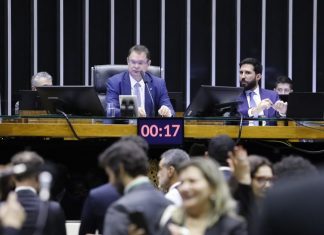 Sessão do Plenário é encerrada após explosões em frente ao STF Sessão do Plenário é encerrada após explosões em frente ao STF
