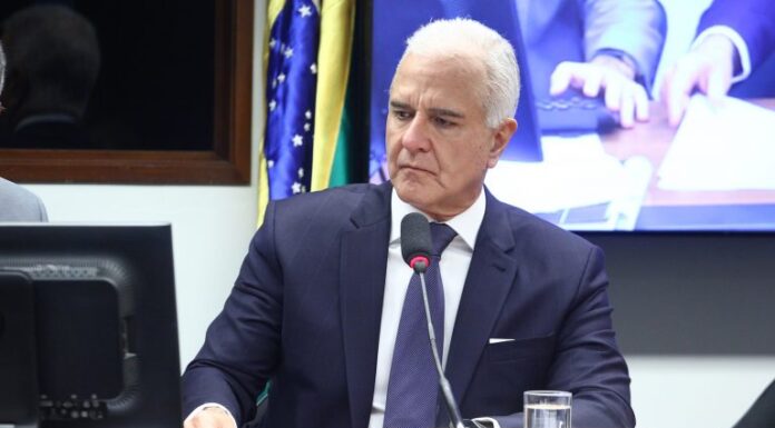 Setor elétrico admite que consumidores arcam com mais de R$ 7 bilhões por furtos e fraudes de energia Setor elétrico admite que consumidores arcam com mais de R$ 7 bilhões por furtos e fraudes de energia