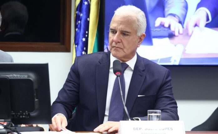 Setor elétrico admite que consumidores arcam com mais de R$ 7 bilhões por furtos e fraudes de energia