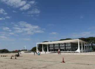 Praça dos Três Poderes será restaurada, diz Cappelli