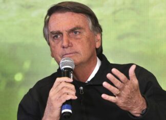 PF pode ouvir Bolsonaro no exterior sobre inquérito dos atos golpistas