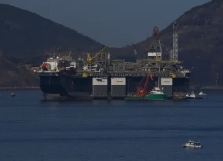 Transpetro contrata nove navios para descarregar óleo de plataformas